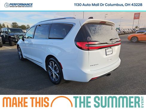 New 2026 Chrysler Pacifica Pinnacle w/ Trailer Tow Group FWD image 5