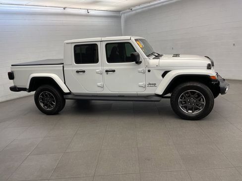 Used 2020 Jeep Gladiator Overland AWD/4WD image 11