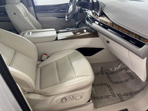 Used 2024 Cadillac Escalade Sport Platinum w/ Heavy-Duty Trailer Package AWD/4WD image 33