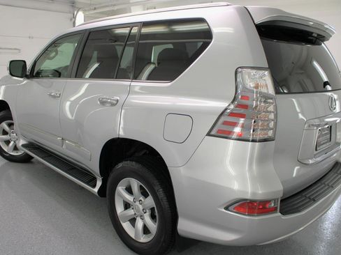 Used 2017 Lexus GX 460 image 16