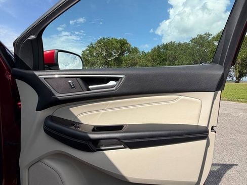 Used 2018 Ford Edge Titanium w/ Equipment Group 302A FWD image 13