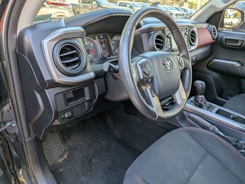Used 2017 Toyota Tacoma SR5 image 12