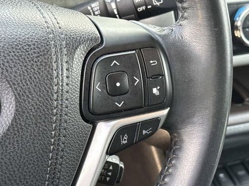 Used 2017 Toyota Highlander XLE FWD image 36