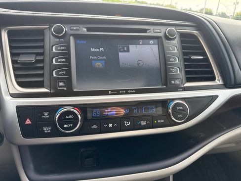 Used 2016 Toyota Highlander Limited w/ Driver Technology Package AWD/4WD image 13
