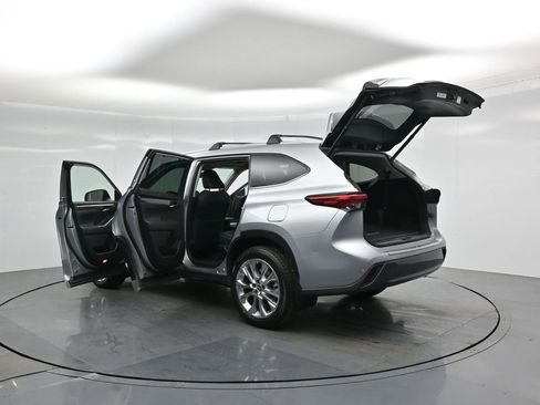 Used 2022 Toyota Highlander Limited image 34