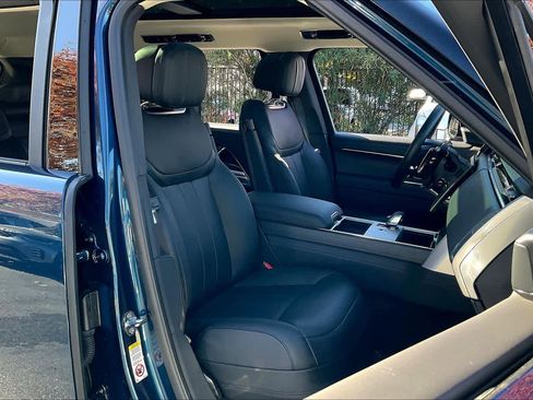New 2025 Land Rover Range Rover Long Wheelbase SE image 31