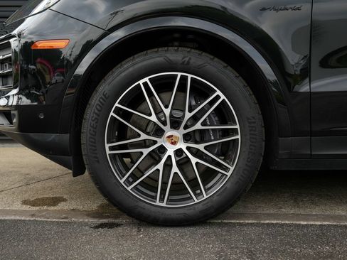 Certified 2025 Porsche Cayenne E-Hybrid AWD/4WD image 11