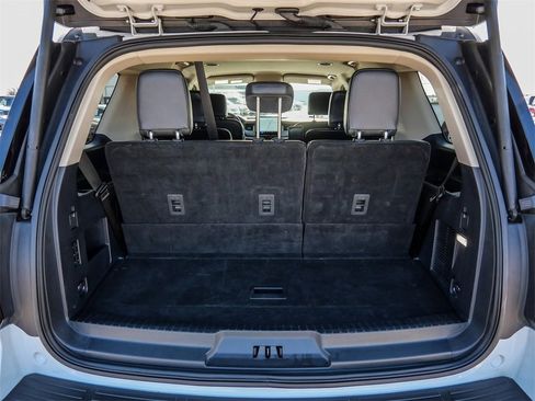 Used 2024 Ford Expedition XLT image 12