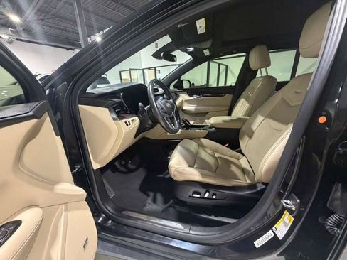 Used 2018 Cadillac XT5 Luxury w/ Driver Awareness Package FWD image 17