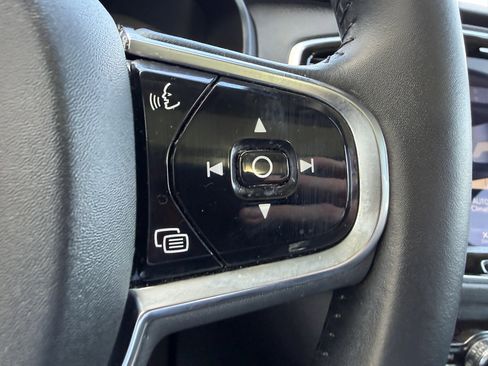 Used 2017 Volvo XC90 T5 Momentum w/ Vision Package image 29