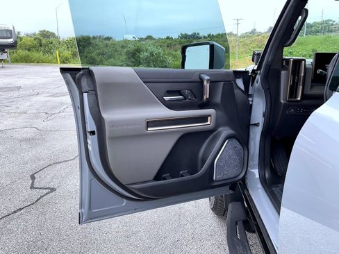 Certified 2025 GMC Hummer EV 3X w/ Battery Pack, 24 Module Pack AWD/4WD image 11