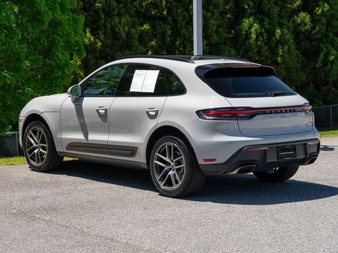 Certified 2023 Porsche Macan AWD/4WD image 3