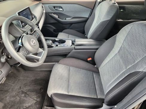 Used 2023 Nissan Rogue SV image 9