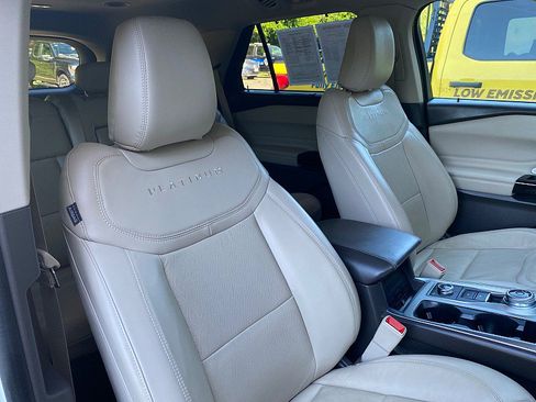 Used 2023 Ford Explorer Platinum w/ Technology Package AWD/4WD image 30