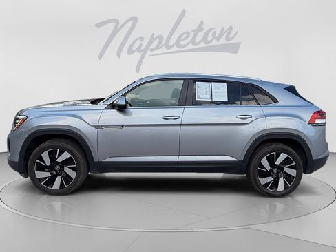 Used 2024 Volkswagen Atlas Cross Sport SE FWD image 2