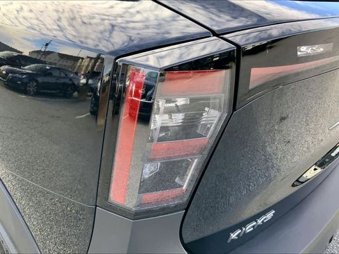 Used 2025 Nissan Kicks SR image 27