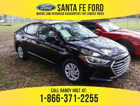 Used 2017 Hyundai Elantra SE image 1