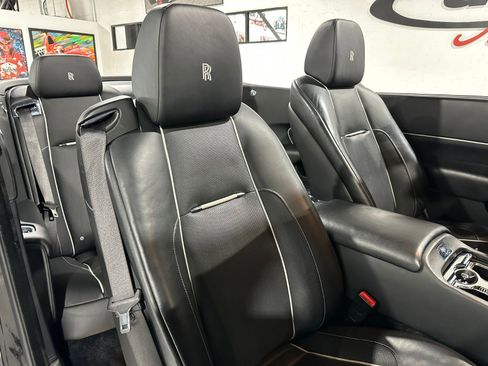 Used 2019 Rolls-Royce Dawn image 24