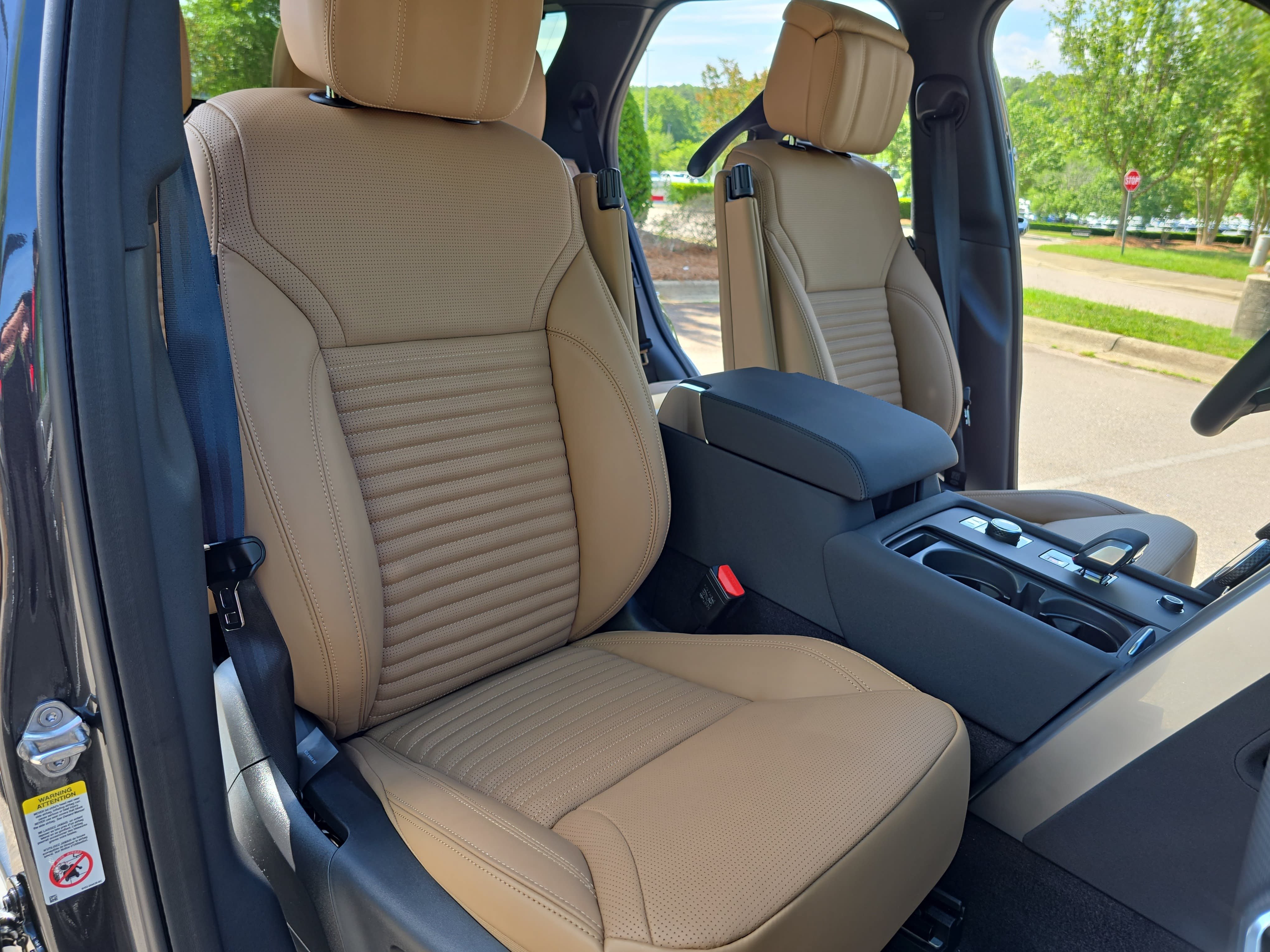 New 2026 Land Rover Discovery Limited Edition AWD/4WD image 10