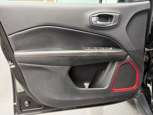 Used 2018 Jeep Compass Trailhawk w/ Leather Interior Group AWD/4WD image 15