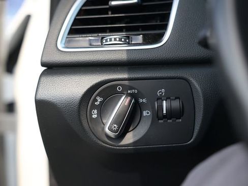 Used 2018 Audi Q3 2.0T Premium FWD image 45