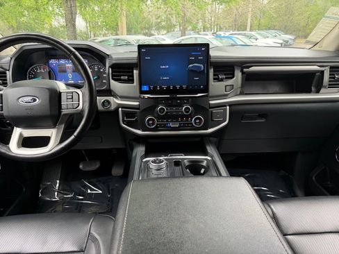 Used 2024 Ford Expedition XLT image 15