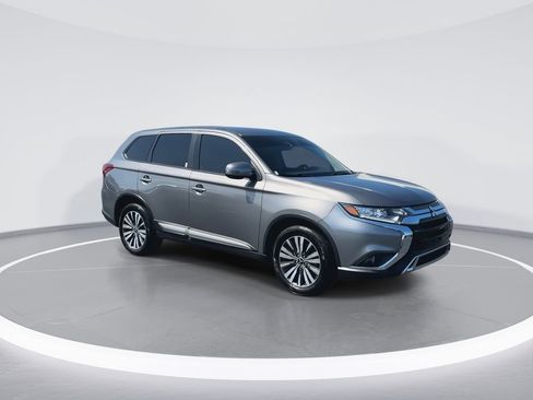 Used 2020 Mitsubishi Outlander AWD image 2