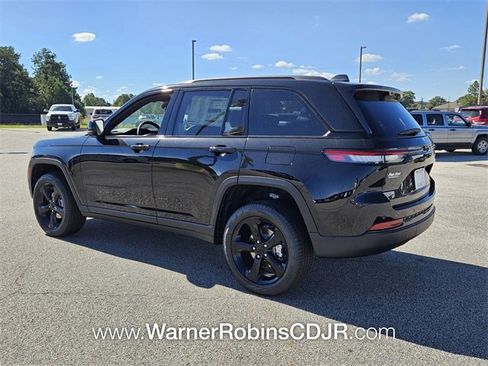 New 2025 Jeep Grand Cherokee Limited w/ Luxury Tech Group II image 9