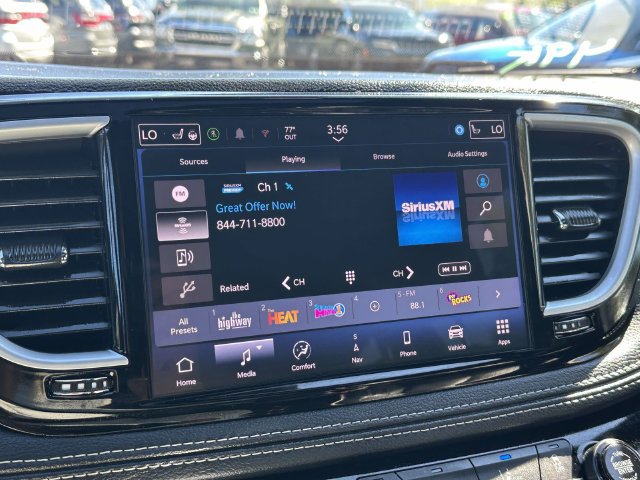 Certified 2025 Chrysler Pacifica Limited FWD image 15