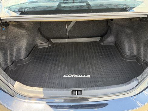 Used 2015 Toyota Corolla LE FWD image 14