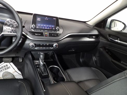Used 2021 Nissan Altima 2.5 SV FWD image 11