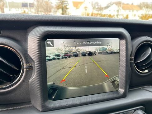 Used 2022 Jeep Gladiator Overland image 16