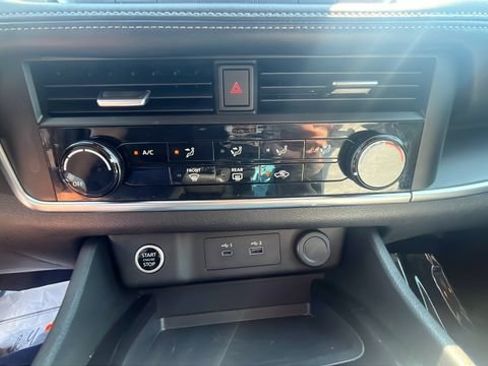 Used 2023 Nissan Rogue S AWD/4WD image 17