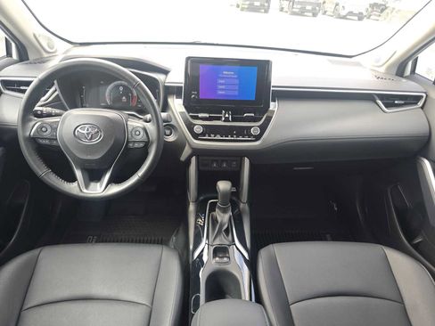Used 2023 Toyota Corolla Cross XLE w/ Convenience Package AWD/4WD image 18
