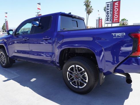 Certified 2025 Toyota Tacoma TRD Sport w/ TRD Sport Premium Package AWD/4WD image 5