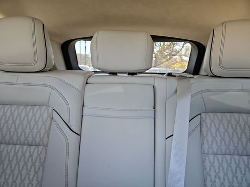 Used 2025 Lincoln Nautilus Black Label image 5