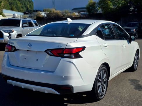 Used 2021 Nissan Versa SV FWD image 7