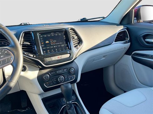 Certified 2019 Jeep Cherokee Limited w/ Luxury Group image 23