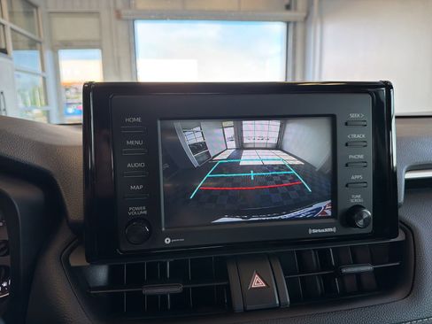Used 2022 Toyota RAV4 LE AWD/4WD image 26