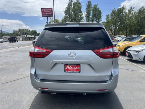 Used 2019 Toyota Sienna LE FWD image 7