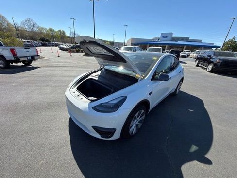 Used 2024 Tesla Model Y Long Range image 18