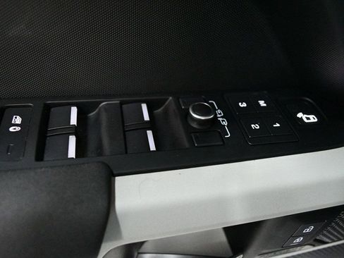 Used 2022 Land Rover Defender 110 X-Dynamic SE AWD/4WD image 67