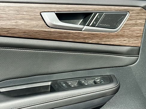 Used 2024 Volkswagen Atlas SEL Premium R-Line image 18