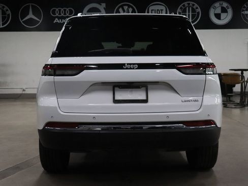 Used 2025 Jeep Grand Cherokee Limited image 4