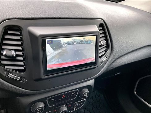 Used 2021 Jeep Compass Latitude image 29