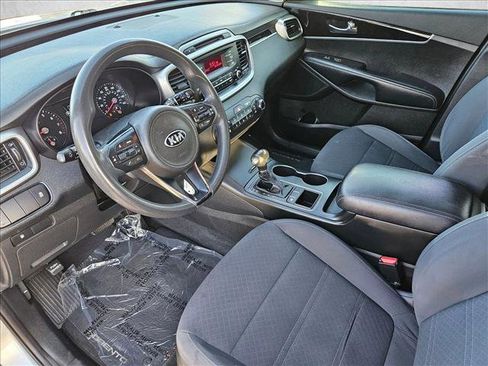 Used 2017 Kia Sorento L FWD image 12