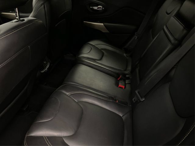 Used 2018 Jeep Cherokee Limited AWD/4WD image 11