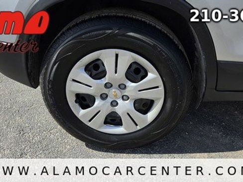 Used 2018 Chevrolet Trax LS image 12