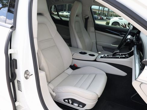 Used 2018 Porsche Panamera w/ Premium Package image 22