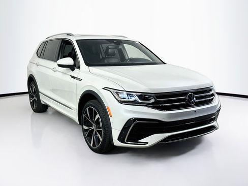 Used 2022 Volkswagen Tiguan SEL R-Line AWD/4WD image 3